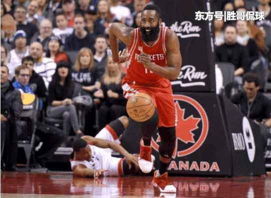  76人惨败雄鹿30分，哈登状态低迷遭质疑  